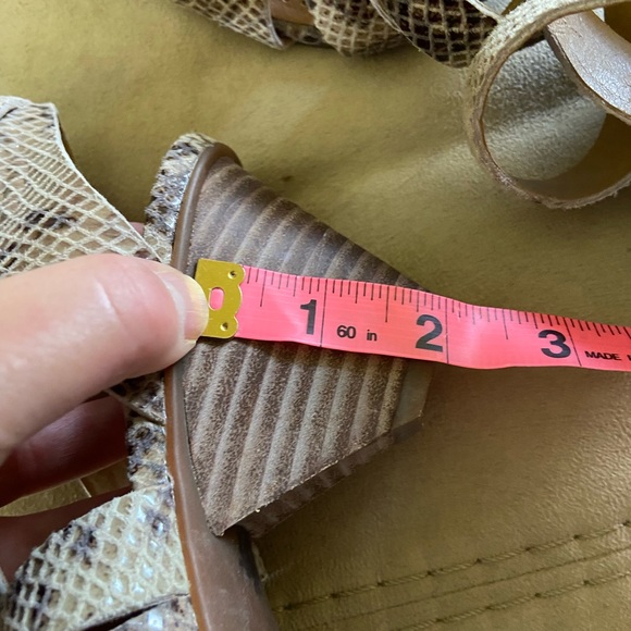 Clarks Ranae Estelle Snakeskin print with stack heel & open toe size 7 - Picture 4 of 16